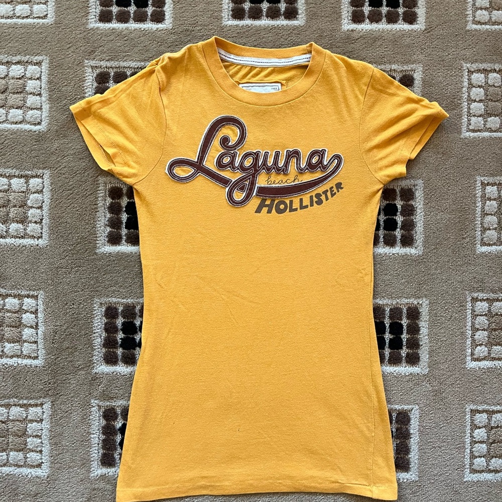 2000’s Hollister Laguna Beach Tshirt